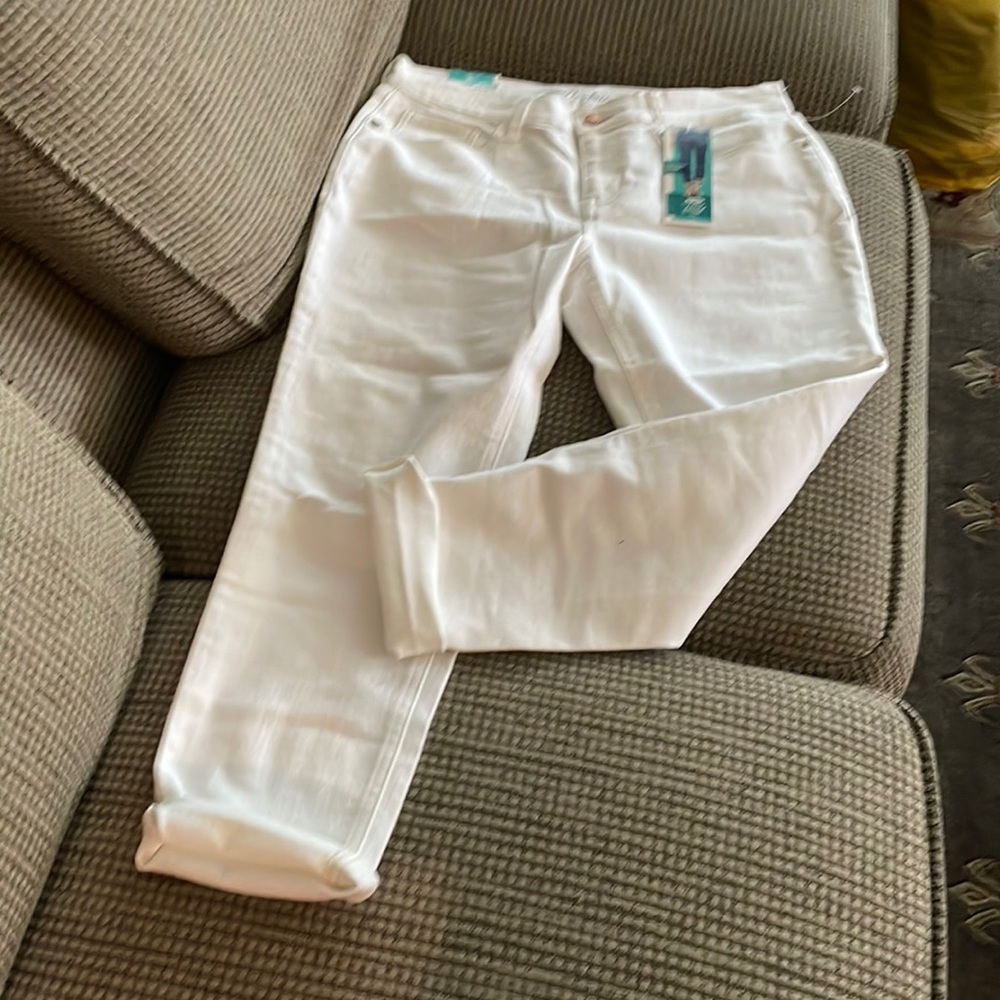 Old Navy white boyfriend jeans (sz 8)
